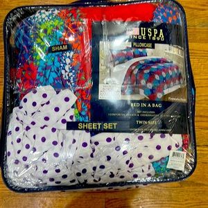 USPA brand bed in a bag 2 Twin Sets including 2 comforters 2 shams & twin sheets